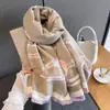 2025 Novo Lenço de Imitação de Caxemira Moda Outono e Inverno Estilo Meio do Século Lenço Cavalo de Troia Elegante Xale de Viagem para Exterior