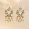 Brincos Longos com Franjas e Zircônia Microincrustada em Estilo Minimalista para Mulheres, Design de Nicho com Sensação de Alto Padrão, Brincos de Tarraxa Modernos e Elegantes para Mulheres