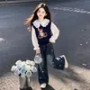 Conjunto de Tres Piezas en Capas Casual de Primavera y Otoño para Niños Medianos y Grandes Estilo Escolar Jeans Camisa con Cuello de Muñeca Chaleco Lindo para Niñas