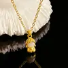 Jade Arena Dorada Cara Auspiciosa Bodhisattva Guanyin Colgante Estilo Chino Trae Fortuna Hombrecito Dorado Amable y Lindo Moda Sensación de Alta Gama Collar