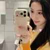 Ins fan amarillo pequeño floral caricatura lente aplicable iphone18promax funda de teléfono móvil Apple 17pro para mujer 16 nuevo