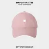 2025 Nuevo Gorra Rosa Dulce Rosa de Primavera y Verano para Mujer Aumentada Profundización Todo Fósforo Letra Suave Gorra de Béisbol para Hombre