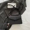 Bolso de Mujer Estilo Coreano Personalizado de Moda para el Trabajo Nuevo Estilo 2026 Bolso Cuadrado Pequeño de Temperamento a la Moda para Hombro Cruzado de Mano para Mujeres