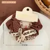 Scrunchie floral em forma de coração artístico estilo coreano vintage na cor café para meninas, oferecendo um visual de alta qualidade, elegante e moderno
