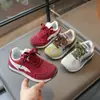 Zapatos Infantiles 2026 Otoño Nuevos Zapatos Deportivos Estilo Coreano Zapatos Forrest Gump Niños Medianos y Grandes Antideslizantes Casuales Zapatos para Patineta Niñas