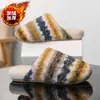 Pantuflas de Algodón para Hombre Estilo Retro a Cuadros Cálidas de Invierno para el Hogar de Interior de Pareja Antideslizantes Cómodas Pantuflas de Felpa de Punta Cerrada