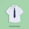 Camisa branca infantil de manga curta, 100% algodão lavado, fina, ideal para o verão. Roupa versátil e de alta performance.