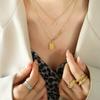 Collar de acero de titanio con colgante de impresión en relieve de doble marca exagerada con personalidad retro de Europa y Estados Unidos, joyería al por mayor para mujer que no se desvanece