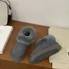 Botas de Neve Femininas da Moda, Cano Baixo, Sola Grossa, Forradas com Pelo, Novo Estilo 2026, Forro de Fleece, Espessadas, de Calçar Fácil, Sapatos de Algodão com Pelo