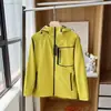 250905002 Chaqueta Soft Shell con Capucha de Terciopelo Delgado para Otoño e Invierno al Aire Libre, Chaqueta de Montañismo de Moda y Versátil, Chaqueta