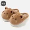 Chinelos de algodão com urso de desenho animado, chinelos femininos de inverno para casa, quentes e confortáveis para uso doméstico, sapatos de algodão antiderrapantes de sola grossa para outono e inverno, atacado para homens