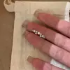 Anillo de circonita de lujo ligero estilo francés para mujer, de alta gama, exquisito, moderno, a la moda y versátil