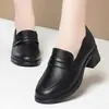 Zapatos Pequeños de Cuero Negro Estilo Británico para Mujer 2025 Nuevos Zapatos Planos Otoño Zapatos de Mujer Talla Grande Mocasines para Mujer de Mediana Edad