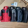 Las chaquetas de plumas para exteriores son imprescindibles para los viajes de invierno, ya que ofrecen tanto un alto volumen como retención de temperatura.. 10641