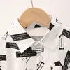 Conjunto de Camisa e Macacão para Meninos, Novo Estilo de Verão Estilo Hong Kong Roupa Formal, Roupa de Performance para o Dia das Crianças, Roupa Infantil, Atacado