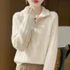 Nova coleção outono e inverno de roupas femininas: Novo suéter de tricô com zíper parcial, gola e forro de fleece 2026, suéter da moda plus size