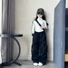 Conjunto Esportivo Estilo Outono para Meninas Chic Novo Estilo para Crianças Médias e Mais Velhas Primavera e Outono Top com Zíper Calça Cargo de Perna Larga Conjunto de Duas Peças