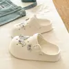 DIY2026 Zapatos de Playa de Verano con Agujeros EVA Ligeros Birkenstock Zuecos Cerrados Estilo Nuevo 2026 Antideslizantes Resistentes al Olor