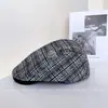 Sombrero de Moda a Cuadros con Visera de Cuero para Mujer, Nueva Gorra de Béisbol Casual Versátil de Invierno, Boina Cálida Reversible