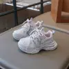 Zapatos de papá para niñas, nueva colección otoño 2026, zapatillas deportivas antideslizantes de suela blanda para niños, zapatos para correr casuales y ligeros para niñas