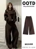 Conjunto de outfit de otoño para mujer: sudadera casual color café, conjunto deportivo casual de tres piezas para mujer, ootd relajado estilo coreano para otoño