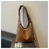 Bolso Cruzado Casual de Moda para Mujer 2026 Nuevo Estilo Simple Color Sólido Remache Bolso de Hombro de Nicho de Moda