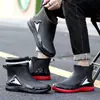 Botas de chuva curtas impermeáveis para homens e mulheres, adequadas para agricultura, pesca, canteiros de obras e cozinhas; antiderrapante, com forro fixo para aquecimento