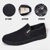 Novos sapatos de pano velhos de Pequim homens atacado sapatos casuais de meia-idade fornecimento transfronteiriço de sapatos de pedal sapatos de banca de comércio exterior