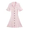 Sp 26 Verano Dulce Femenino Rosa Cuello de Camisa Manga con Volantes Ceñido a la Cintura Falda de Corte A Vestido de Punto de Sirena Adelgazante