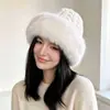 Gorro de punto trenzado de felpa para otoño e invierno para mujer, sombrero de pescador engrosado, hace que la cara parezca más pequeña, protección para los oídos, cálido sombrero peludo, estilo coreano para clima frío