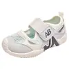 Zapatos Deportivos de Malla Transpirable para Niños 2026 Verano Zapatos Finos para Niños Suela Suave Antideslizantes Zapatos Casuales para Niñas Zapatos Blancos