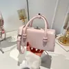 Bolsa de ombro para o dia a dia de verão, bolsa de mão de nicho super popular com uma sensação de bolsa de boliche, novo design 2026 para mulheres