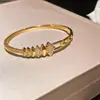 Pulseira Oval com Zircônia Galvanizada em Ouro Real 18K, Pulseira de Luxo Leve de Alta Qualidade, Joia da Moda Europeia e Americana Transfronteiriça para o Dia a Dia