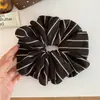 Goma para el pelo de punto a rayas estilo coreano para otoño e invierno con un toque de alta gama, scrunchie versátil para moños, modelo nuevo