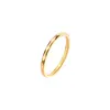 Anillo con Relieve de Diseño de Nicho Estilo Coreano Flor en Forma de V Anillo de Pareja de Acero de Titanio Rombo Anillo Sencillo de Acero Inoxidable