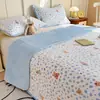 26 Juego Nuevo de Cubrecama de Tres Piezas Leche Polar Engrosado Uso por Ambos Lados Suave Agradable a la Piel Lavable Ropa de Cama para el Hogar Cubrecama