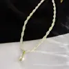 Collar de perlas ultrafinas de doble capa para mujer, diseño versátil y único, lujo ligero y sensación de alta gama, accesorio para el cuello de mujer
