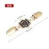 Clipe para Xale Europeu e Americano Retrô Clipe para Suéter Feminino Fivela para Lenço de Seda Cravejada com Diamantes Broche Anti-Exposição Clipe para Gola de Lenço Acessórios de Liga