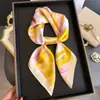 Bufanda Estampada Nueva y Elegante de Seda Sintética, Chal de Alta Gama, Bufanda para el Cuello con Protección Solar, Pañuelo Cuadrado Pequeño, Pañuelo para la Cabeza, Bufanda para Mujer