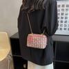 Mini Bolsa de Tecido com Corrente para Mulheres 2025 Novo Design de Nicho Caixa Pequena Quadrada Versátil Bolsa Transversal
