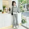 Conjunto de Primavera para Niñas Tendencia Nuevo Estilo Coreano Casual Deportivo Ropa Infantil Conjunto con Pantalones Acampanados para Niños Mayores, Conjunto de Tres Piezas