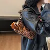 2026 Invierno Nuevo Elegante Estampado de Leopardo Diseño Personalizado Moda Versátil Casual Textura Simple Bolso de Hombro Bolso Cruzado