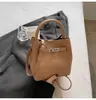Bolso de Diseño de Nicho para Mujer 2026 Invierno Nuevo de Moda Versátil Bolso Cubo de Hombro Bolso Cruzado de Moda
