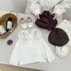 Ropa de Bebé de Primavera Nuevo Estilo 2026 Conjunto de Otoño Camisa Básica Versátil con Cuello de Muñeca para Niñas Ropa Interior Cómoda Ropa Infantil