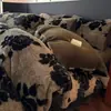 Manta con Estampado de Leopardo Maillard de Piel de Conejo Juego de Cuatro Piezas Invierno Engrosado Cálido Sábana Bajera y Funda de Edredón de Terciopelo de Leche Ropa de Cama
