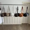 Bolsa pequena quadrada texturizada estilo coreano para mulheres no atacado, novo modelo de verão 2026, cor sólida, bolsa de ombro de luxo leve, bolsa de axila para o dia a dia