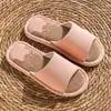 Chinelos de linho para mulheres, primavera, outono, verão, sapatos de casa para interior, resistentes a odores, adequados para todas as estações, piso antiderrapante, chinelos fofos de algodão e linho para homens