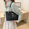 Nova Bolsa Feminina 2024 Moda para o Trabalho Bolsa de Grande Capacidade Bolsa de Ombro Portátil com Corrente Retrô Bolsa Tote Casual para Mulheres
