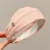 Nueva diadema de ala ancha 2026 para mujer, diseñada para levantar la línea del cabello y mantener el cabello en su lugar mientras te lavas la cara, con un estilo retro adecuado para otoño e invierno, y ofreciendo un aspecto sofisticado