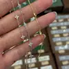Pulsera de Trébol de Cuatro Hojas de Plata de Ley s925 Lujo Ligero Nicho Versátil Pulsera de Tacto Exquisito con Diseño Incrustado de Diamantes Nuevo 2026 6074A